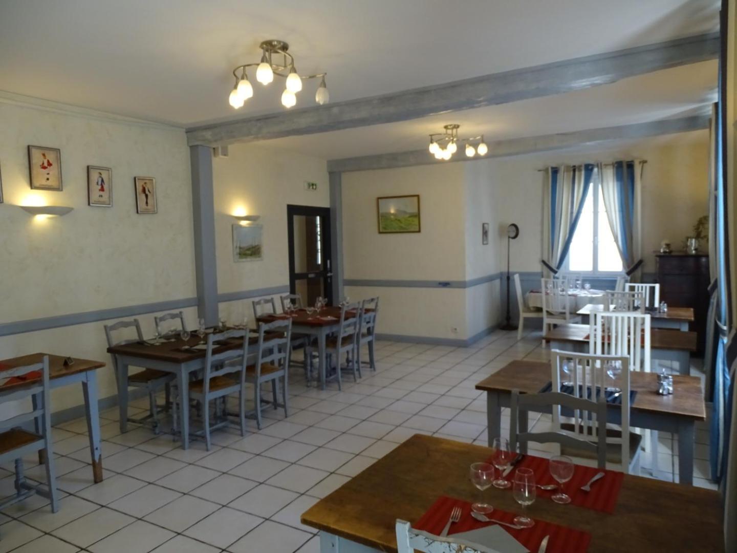 Hotel De La Poste Tardets-Sorholus Екстериор снимка