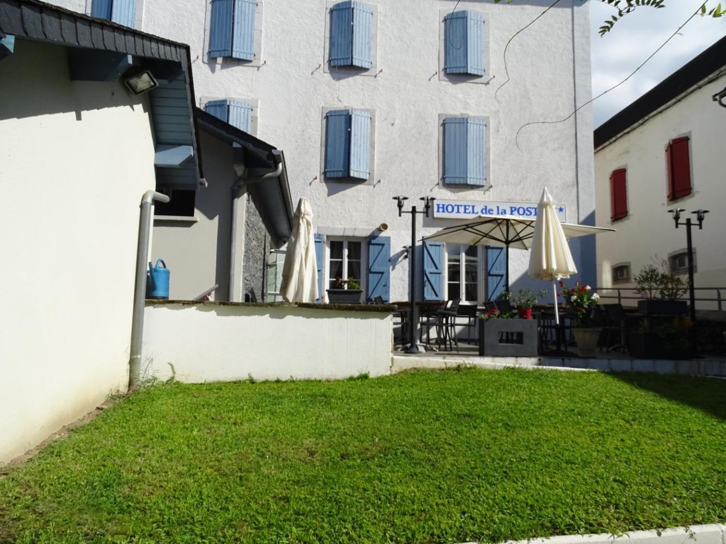 Hotel De La Poste Tardets-Sorholus Екстериор снимка